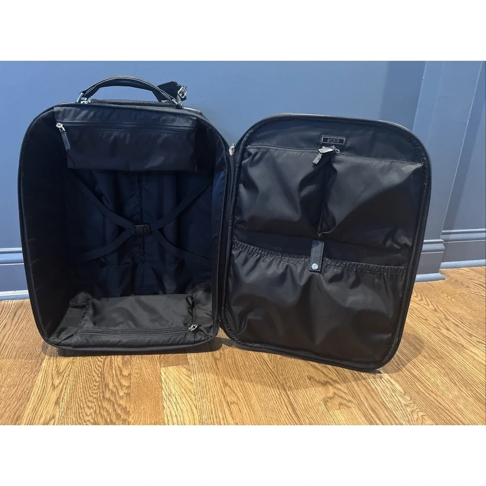 Tumi 4820D Business Carry-On Black Bag Suitcase/Carry-on